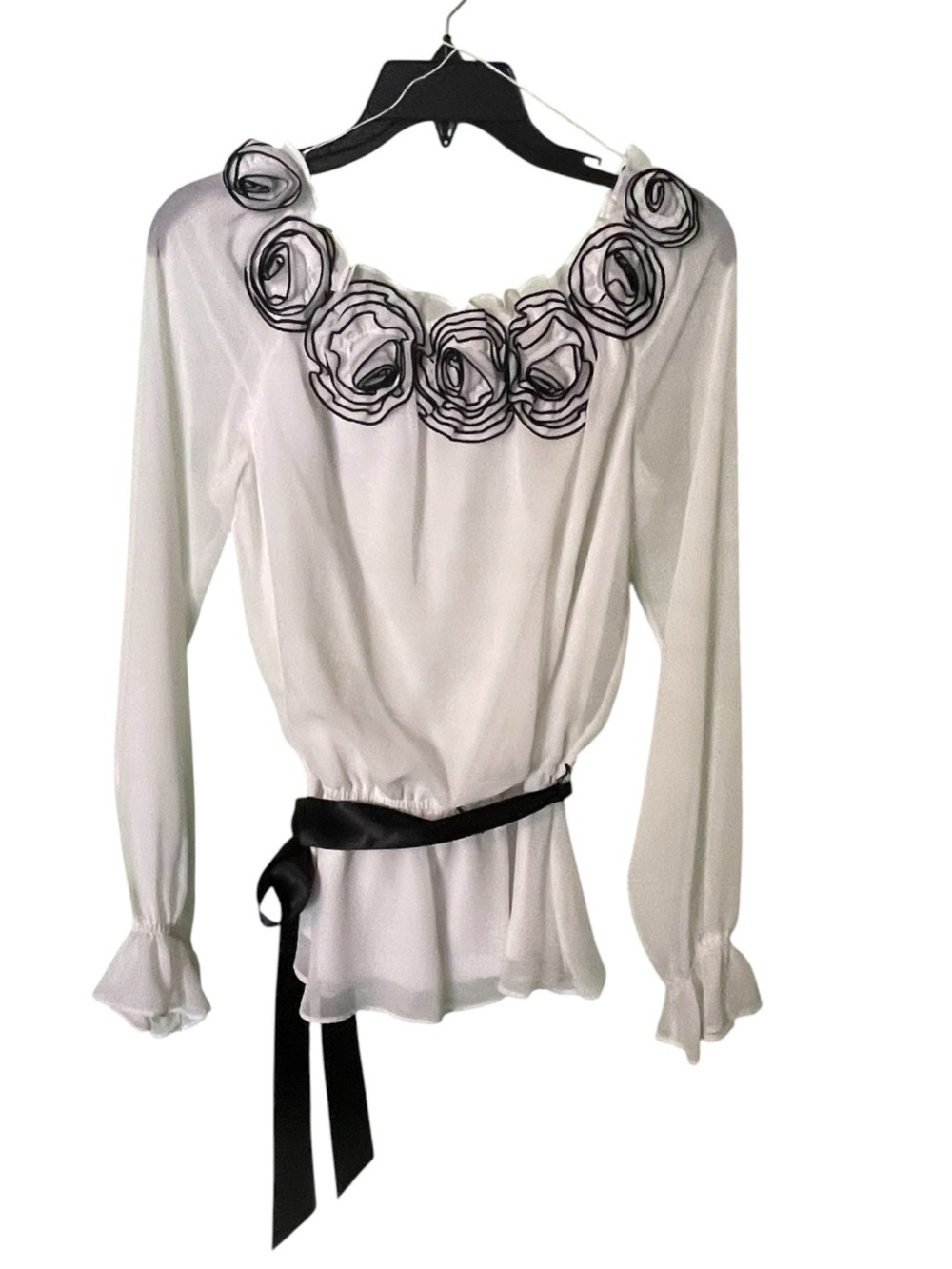 Simply Liliana Rosette trimmed, sheer chiffon blouse. Size medium GUC - Picture 5 of 8